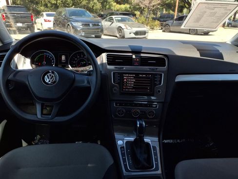 Used 2016 Volkswagen e-Golf SE w/ DC Fast Charging Package FWD image 19