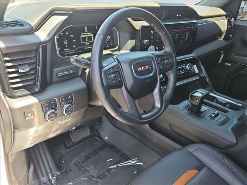 Used 2024 GMC Sierra 1500 AT4 w/ Technology Package AWD/4WD image 10