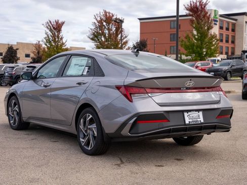 New 2025 Hyundai Elantra SEL image 5