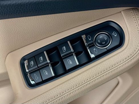 Certified 2026 Porsche Macan AWD/4WD image 19