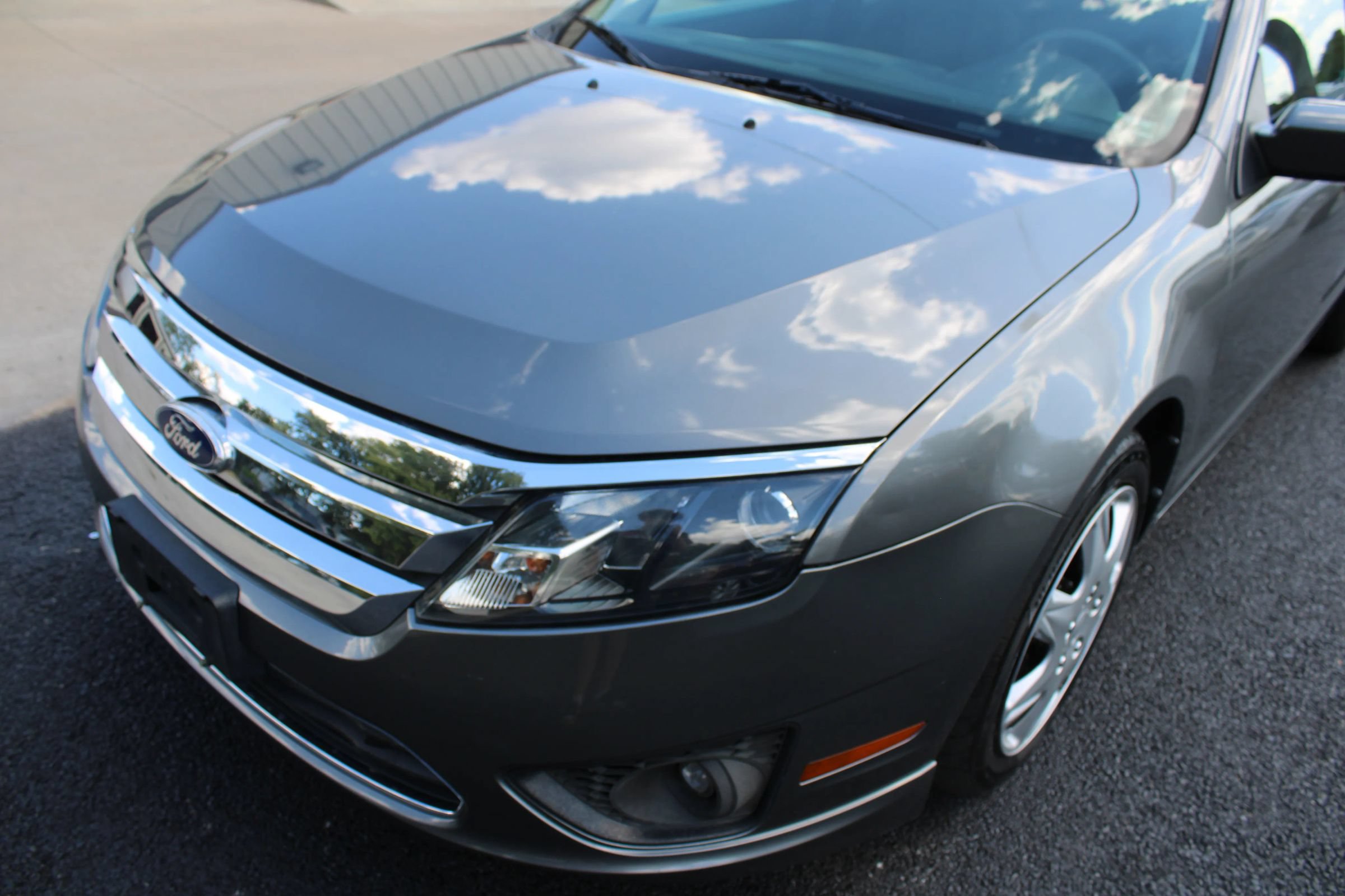 Used 2010 Ford Fusion SE FWD image 3