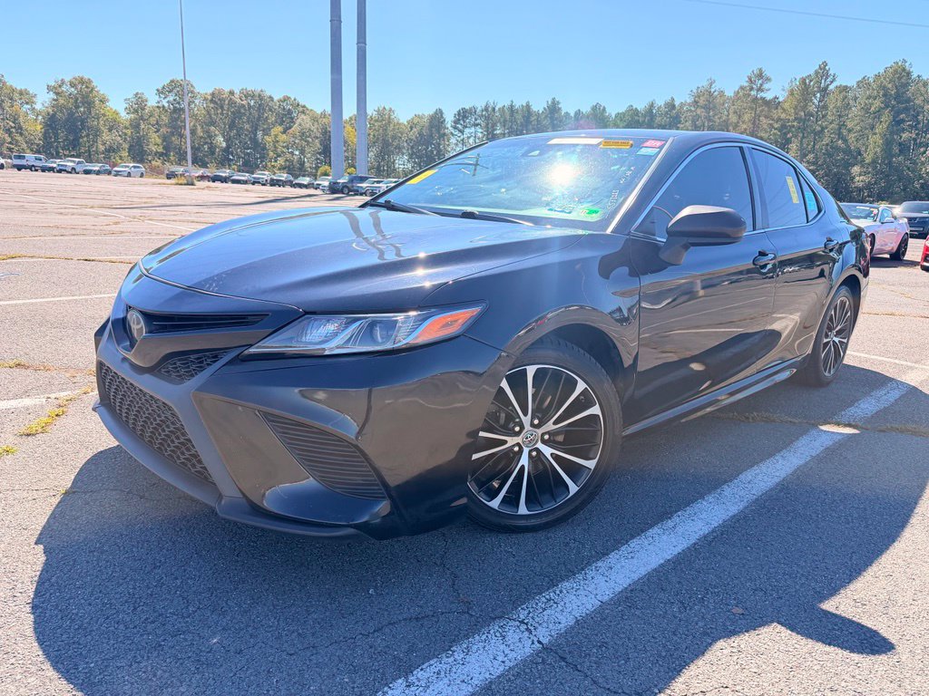 Used 2018 Toyota Camry SE FWD image 2