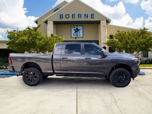 Used 2025 RAM 2500 Laramie AWD/4WD image 7