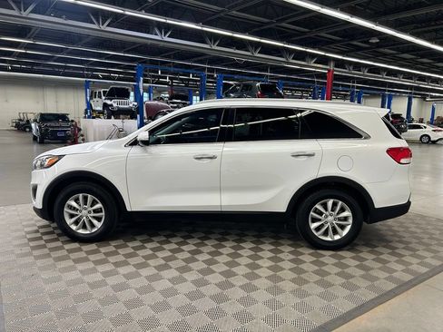 Used 2017 Kia Sorento FWD image 8
