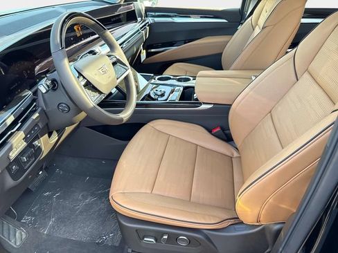 New 2026 Cadillac Escalade Luxury w/ LPO, Radiant Package AWD/4WD image 24