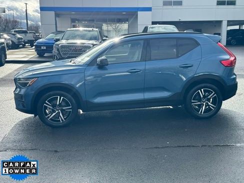 Used 2024 Volvo XC40 B5 Core image 4