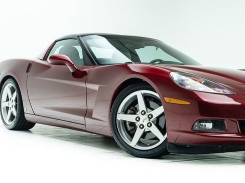 Used 2006 Chevrolet Corvette Coupe w/ Preferred Equipment Group RWD image 3