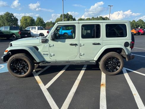 Used 2024 Jeep Wrangler Unlimited Sahara w/ Safety Group AWD/4WD image 7