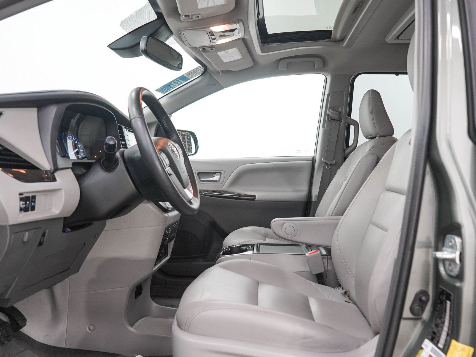 Used 2019 Toyota Sienna XLE Premium w/ Outdoor Package AWD/4WD image 24