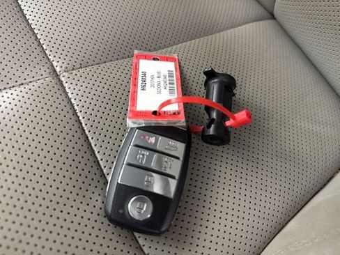 Used 2017 Kia Sedona LX w/ LX Essentials Premium Package FWD image 28