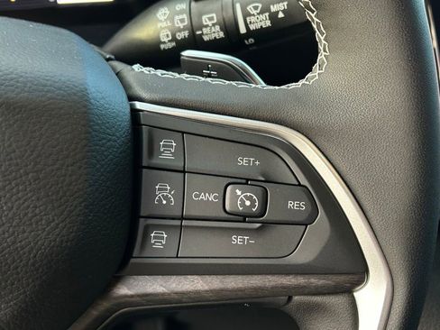 New 2025 Jeep Grand Cherokee Limited image 17