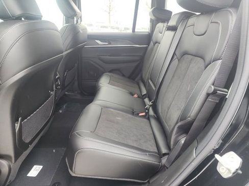 New 2026 Jeep Grand Cherokee Altitude image 19