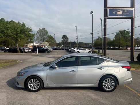 Used 2020 Nissan Altima 2.5 S FWD image 3