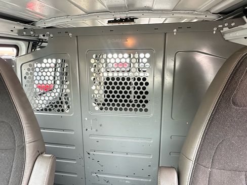 Used 2018 Chevrolet Express 2500 w/ Driver Convenience Package image 18