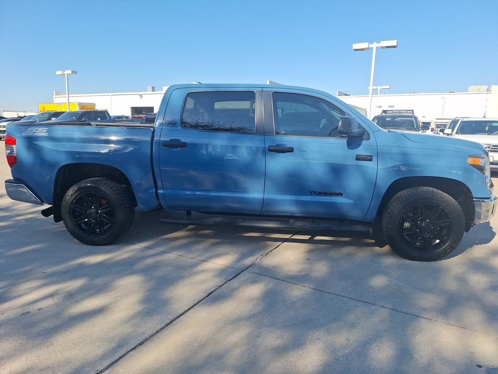 Used 2020 Toyota Tundra SR5 w/ SR5 Leather Package AWD/4WD image 7
