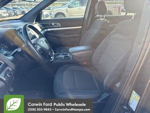 Used 2017 Ford Explorer XLT w/ Equipment Group 201A image 10