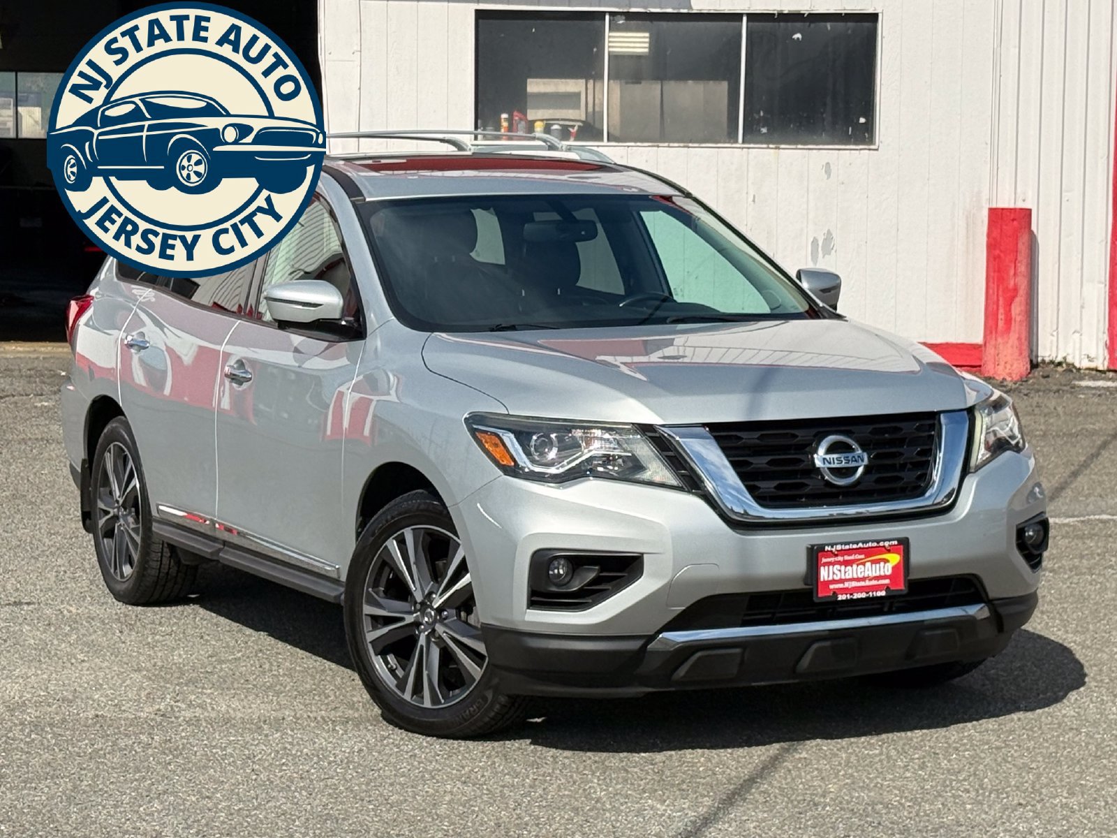 Used 2017 Nissan Pathfinder Platinum w/ Cargo Package AWD/4WD image 10