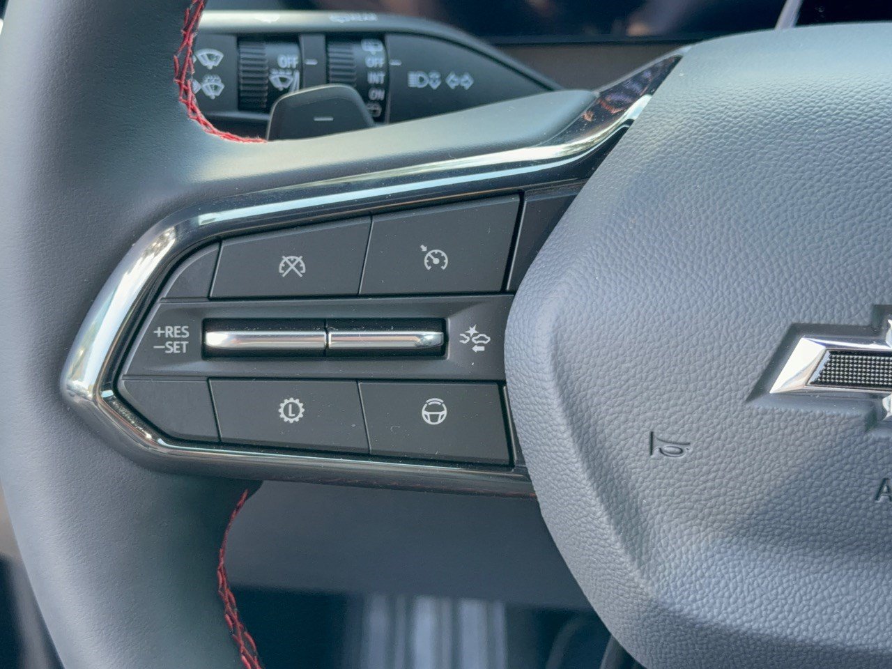 New 2027 Chevrolet Traverse RS FWD image 18