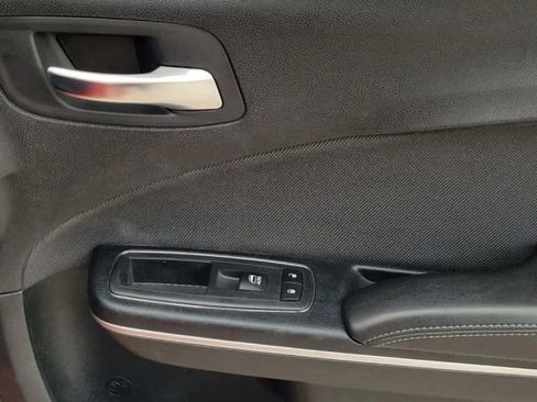 Used 2018 Dodge Charger SXT RWD image 35