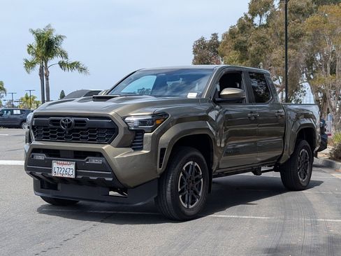 Used 2024 Toyota Tacoma TRD Sport w/ TRD Sport Premium Package RWD image 11