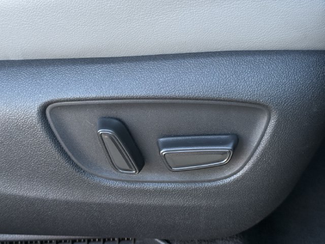 Certified 2025 Toyota Sienna XLE FWD image 32