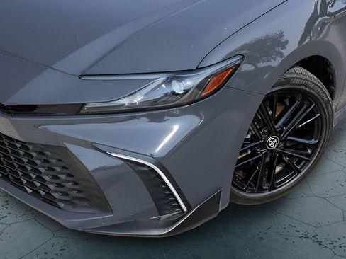 Used 2025 Toyota Camry SE w/ Convenience Package FWD image 3