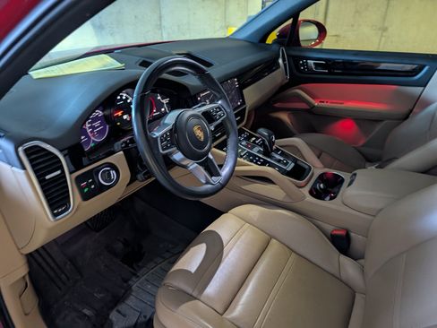 Used 2023 Porsche Cayenne image 25