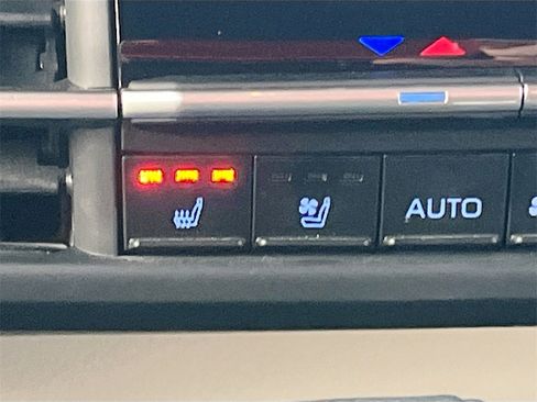 Used 2024 Toyota Sienna Platinum image 21