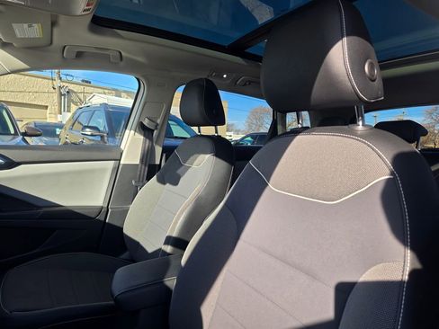 Used 2023 Volkswagen Taos SE w/ Panoramic Sunroof Package image 34