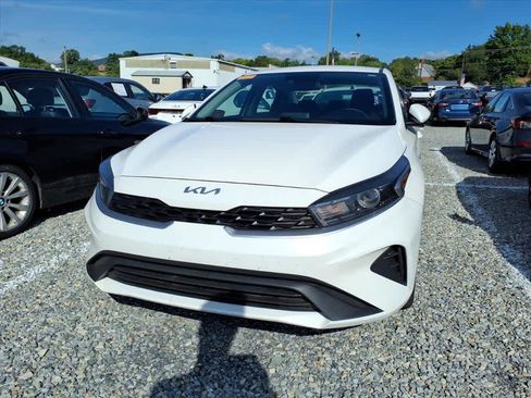 Used 2024 Kia Forte LXS FWD image 4