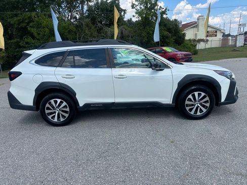 Used 2023 Subaru Outback Premium AWD/4WD image 6