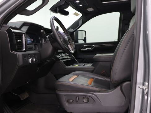 Used 2025 GMC Sierra 2500 AT4 w/ AT4 Premium Plus Package AWD/4WD image 8