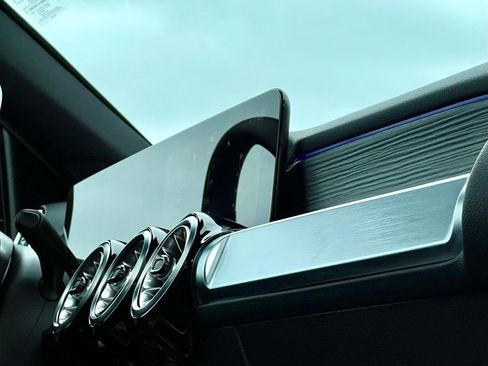 Certified 2026 Mercedes-Benz GLB 250 4MATIC image 17