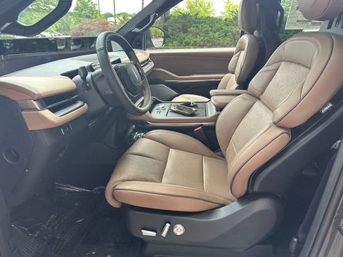 New 2026 Lincoln Navigator L Black Label AWD/4WD image 10