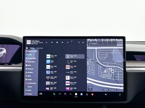 Used 2022 Tesla Model X image 24