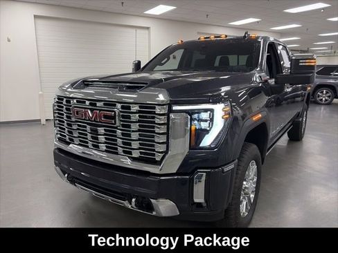 Used 2026 GMC Sierra 2500 Denali w/ Technology Package AWD/4WD image 3