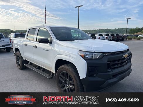 Used 2025 Chevrolet Colorado W/T w/ Advanced Trailering Package image 2