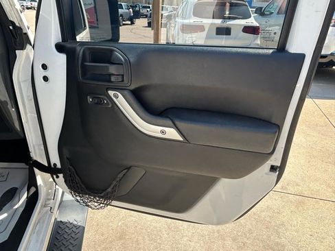 Used 2013 Jeep Wrangler Unlimited Sahara w/ Connectivity Group AWD/4WD image 16