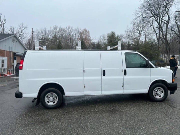 Used 2017 Chevrolet Express 3500 Extended RWD image 9