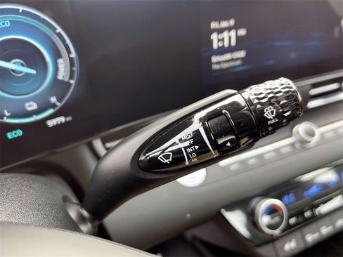 Certified 2025 Hyundai Elantra Limited image 29