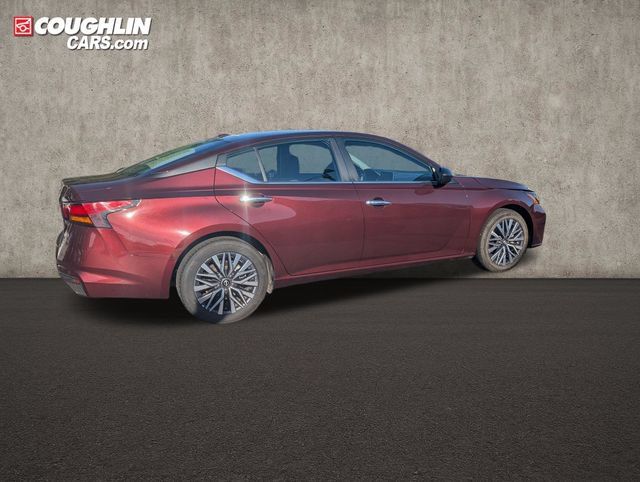 Certified 2025 Nissan Altima 2.5 SV FWD image 8