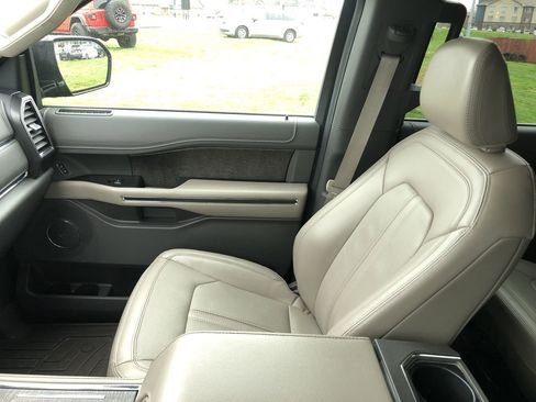 Used 2021 Ford Expedition Limited image 25