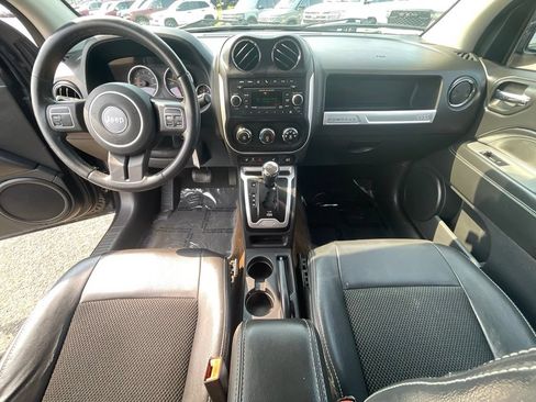 Used 2014 Jeep Compass Latitude AWD/4WD image 3