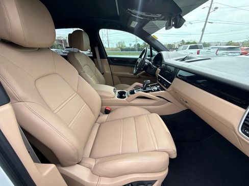 Used 2023 Porsche Cayenne AWD/4WD image 29