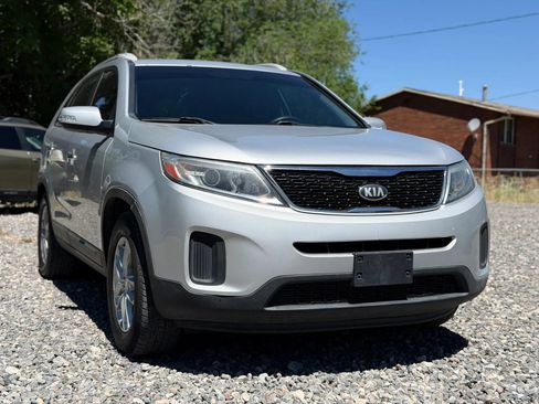 Used 2014 Kia Sorento LX FWD image 1