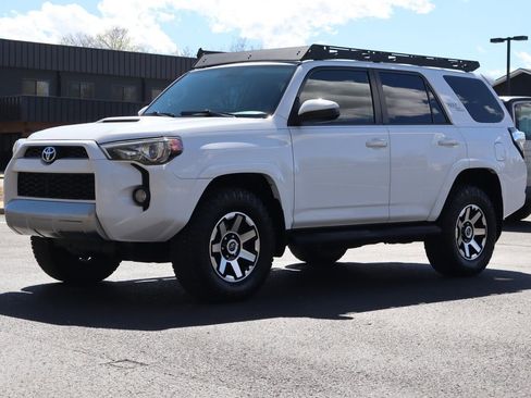 Used 2017 Toyota 4Runner TRD Off-Road image 11