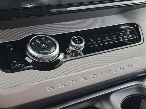 New 2025 Ford Expedition Active image 22
