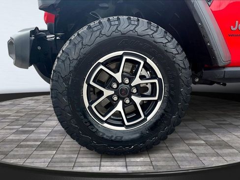 Used 2025 Jeep Wrangler Unlimited Rubicon w/ Convenience Group AWD/4WD image 34