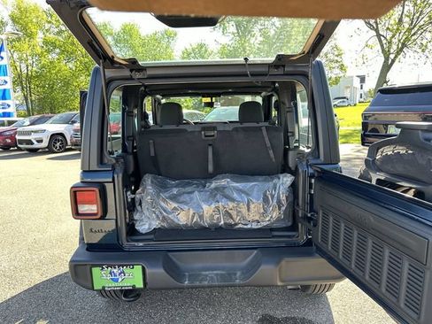 Used 2025 Jeep Wrangler Sport AWD/4WD image 21