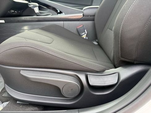 Used 2024 Hyundai Elantra SEL FWD image 9